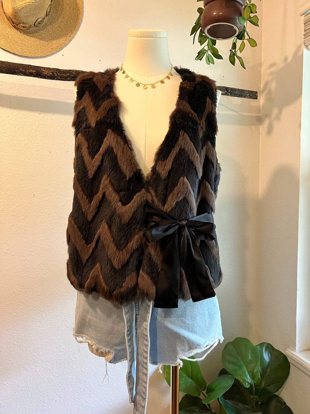 Y2K Antik Batik France Rabbit Fur Chevron Silk Bow Tie Vest Size 40 / Medium